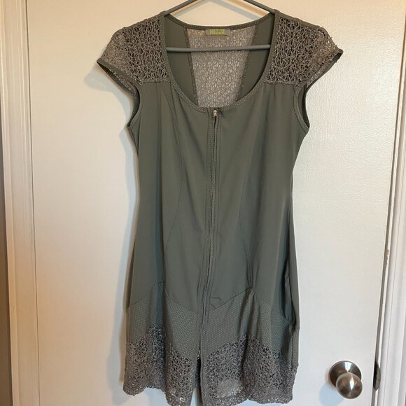 Dolcezza Fitted Style Kaki Green Tunic Top Size Medium FLAWS - Picture 1 of 10